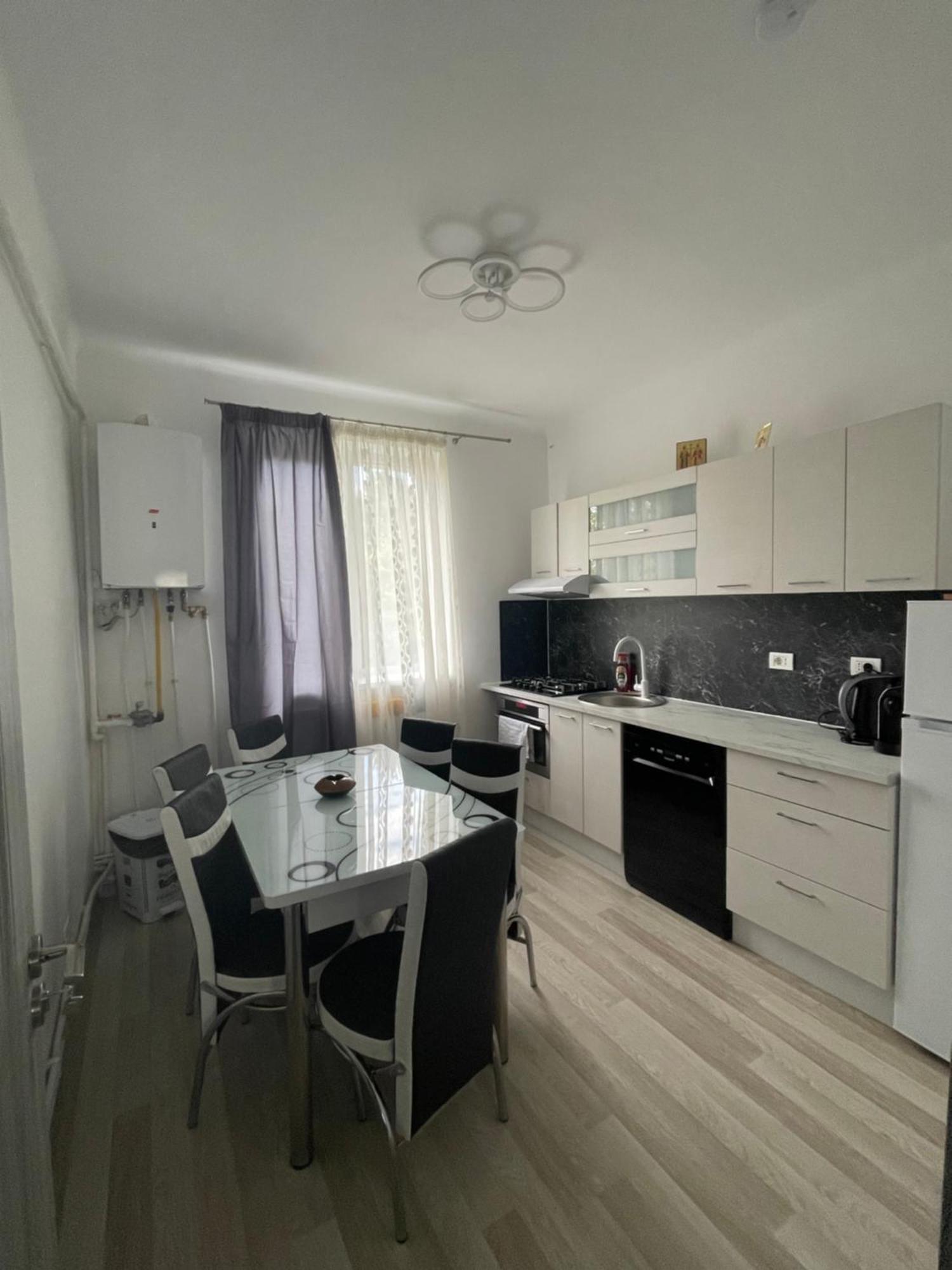 Aeroport Accommodation Bacău Eksteriør billede